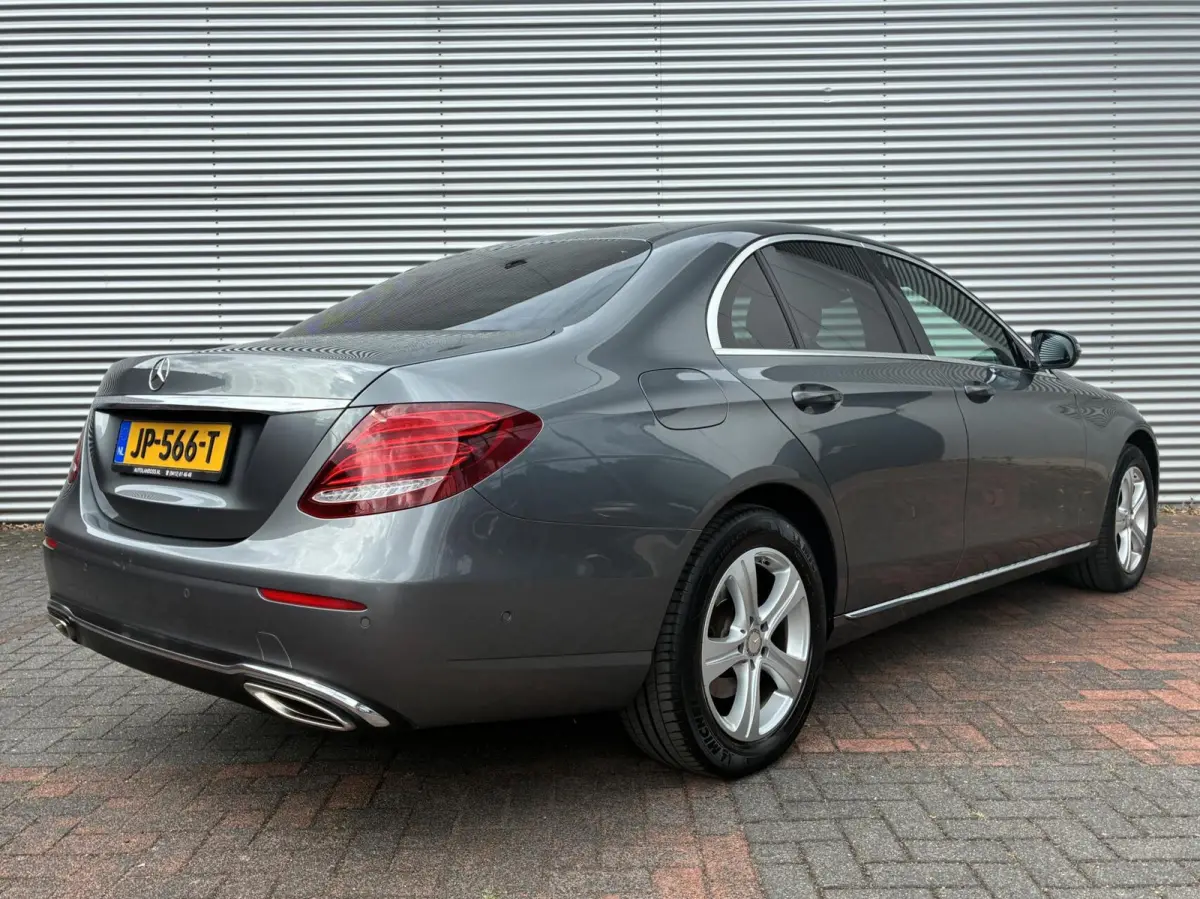 E200 Widescreen Head-up Cruise Led Nl Auto 2016 Nieuw Model Vol Opties Trekhaak Sfeerverlichting Comfortstoel(en) Camera Carplay Burmester instalatie