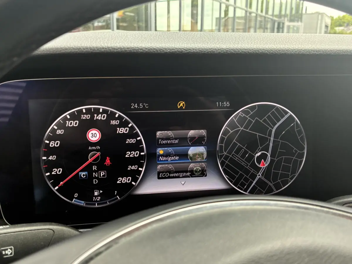 E200 Widescreen Head-up Cruise Led Nl Auto 2016 Nieuw Model Vol Opties Trekhaak Sfeerverlichting Comfortstoel(en) Camera Carplay Burmester instalatie