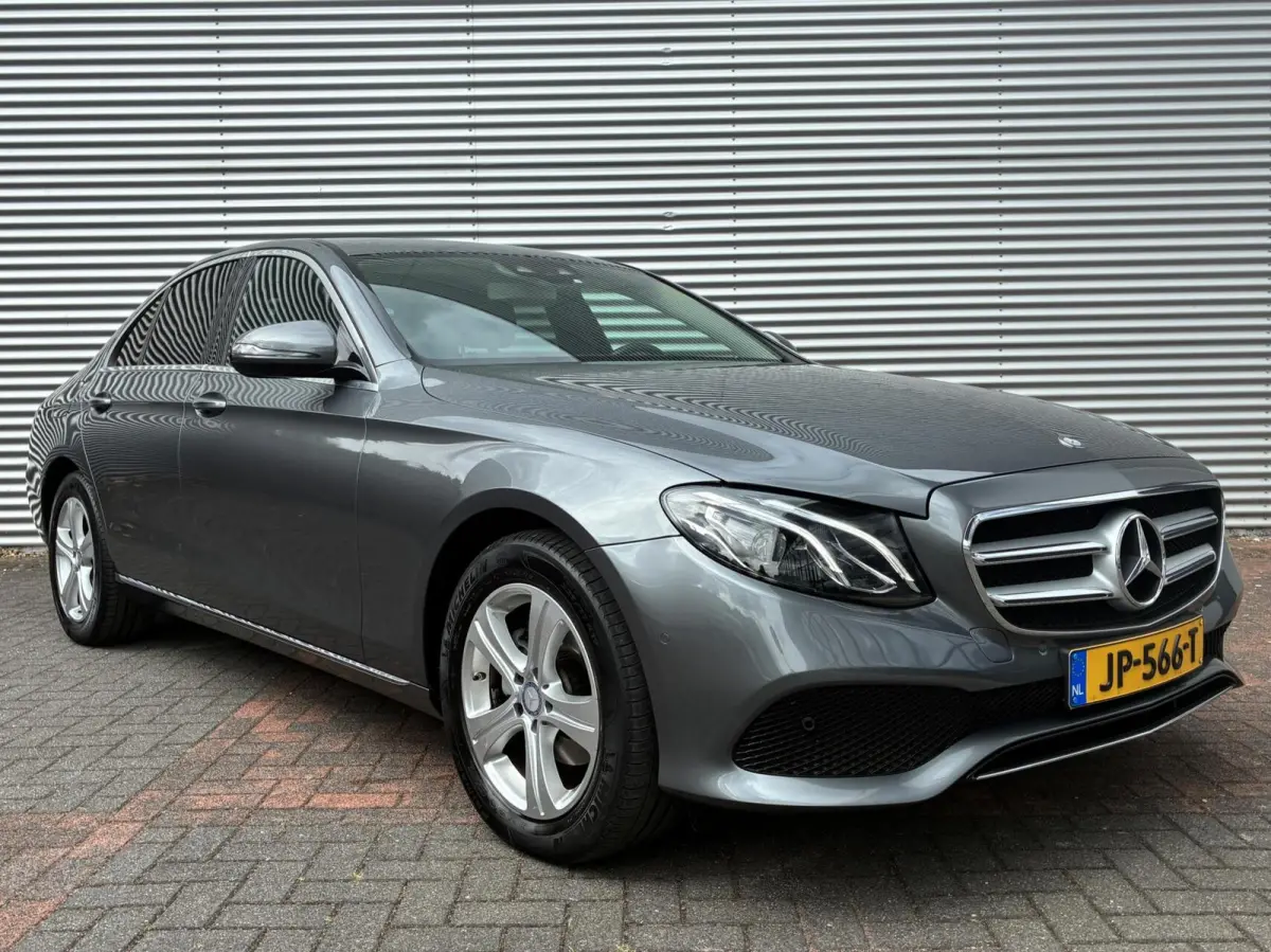 E200 Widescreen Head-up Cruise Led Nl Auto 2016 Nieuw Model Vol Opties Trekhaak Sfeerverlichting Comfortstoel(en) Camera Carplay Burmester instalatie