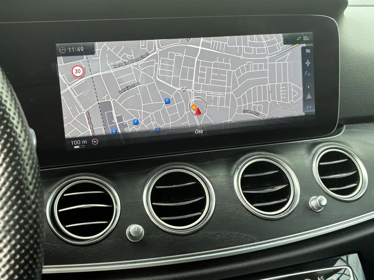 E200 Widescreen Head-up Cruise Led Nl Auto 2016 Nieuw Model Vol Opties Trekhaak Sfeerverlichting Comfortstoel(en) Camera Carplay Burmester instalatie