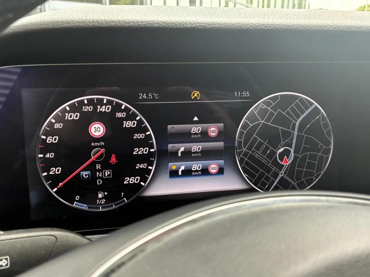 E200 Widescreen Head-up Cruise Led Nl Auto 2016 Nieuw Model Vol Opties Trekhaak Sfeerverlichting Comfortstoel(en) Camera Carplay Burmester instalatie