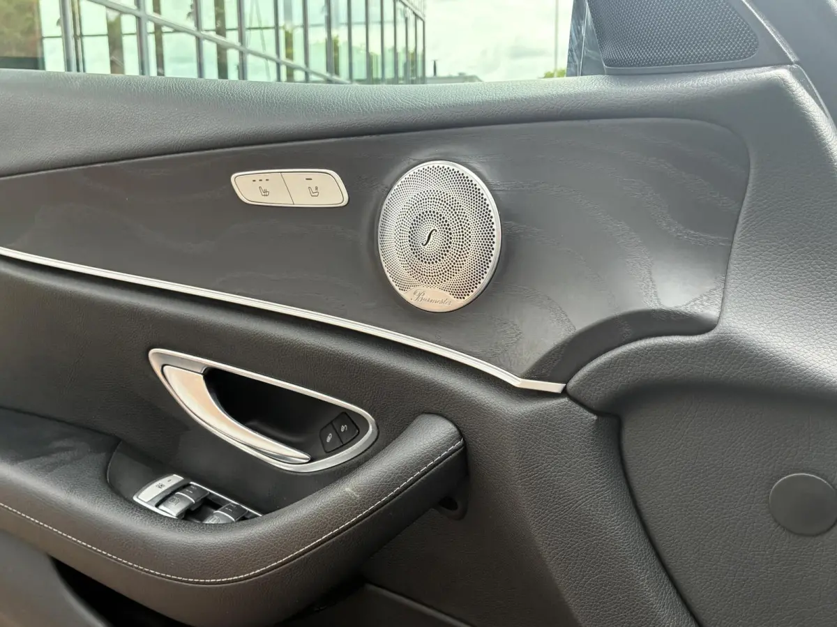 E200 Widescreen Head-up Cruise Led Nl Auto 2016 Nieuw Model Vol Opties Trekhaak Sfeerverlichting Comfortstoel(en) Camera Carplay Burmester instalatie