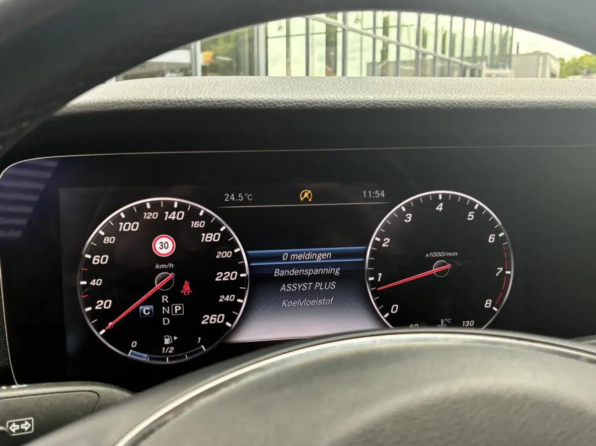 E200 Widescreen Head-up Cruise Led Nl Auto 2016 Nieuw Model Vol Opties Trekhaak Sfeerverlichting Comfortstoel(en) Camera Carplay Burmester instalatie