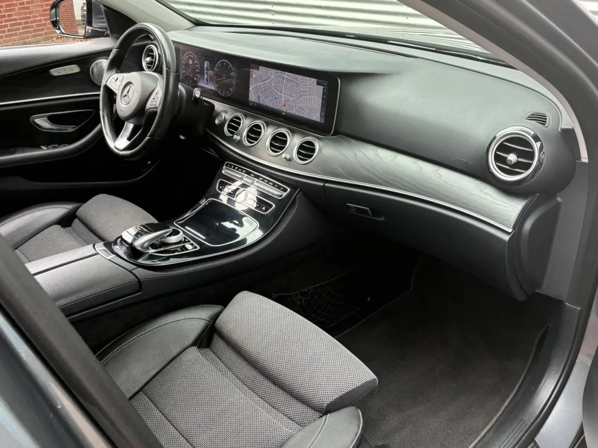 E200 Widescreen Head-up Cruise Led Nl Auto 2016 Nieuw Model Vol Opties Trekhaak Sfeerverlichting Comfortstoel(en) Camera Carplay Burmester instalatie