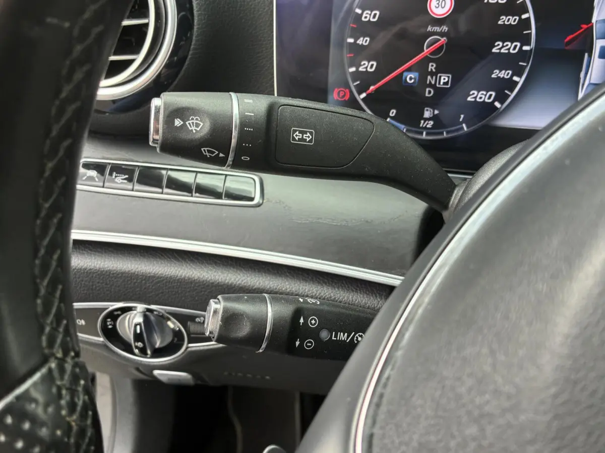 E200 Widescreen Head-up Cruise Led Nl Auto 2016 Nieuw Model Vol Opties Trekhaak Sfeerverlichting Comfortstoel(en) Camera Carplay Burmester instalatie
