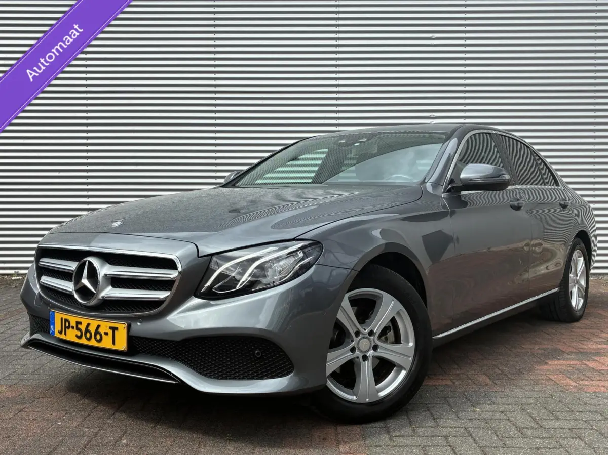 E200 Widescreen Head-up Cruise Led Nl Auto 2016 Nieuw Model Vol Opties Trekhaak Sfeerverlichting Comfortstoel(en) Camera Carplay Burmester instalatie