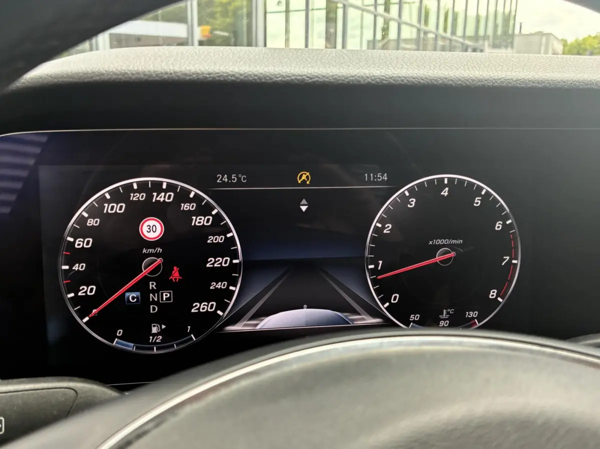 E200 Widescreen Head-up Cruise Led Nl Auto 2016 Nieuw Model Vol Opties Trekhaak Sfeerverlichting Comfortstoel(en) Camera Carplay Burmester instalatie