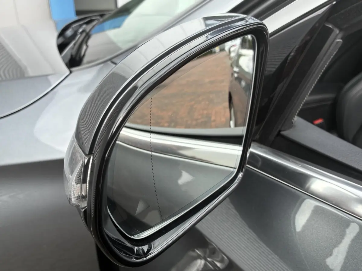 E200 Widescreen Head-up Cruise Led Nl Auto 2016 Nieuw Model Vol Opties Trekhaak Sfeerverlichting Comfortstoel(en) Camera Carplay Burmester instalatie