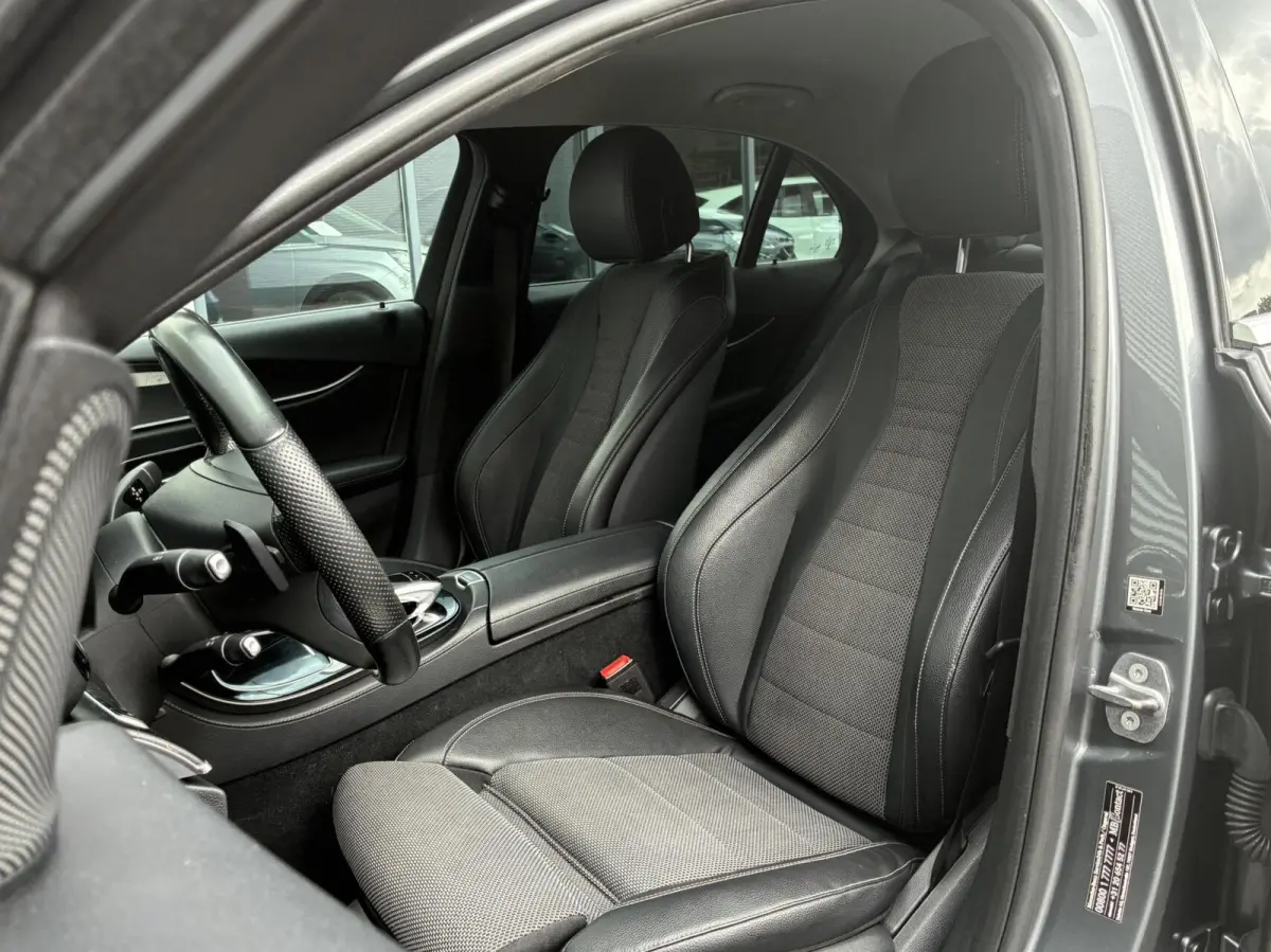 E200 Widescreen Head-up Cruise Led Nl Auto 2016 Nieuw Model Vol Opties Trekhaak Sfeerverlichting Comfortstoel(en) Camera Carplay Burmester instalatie