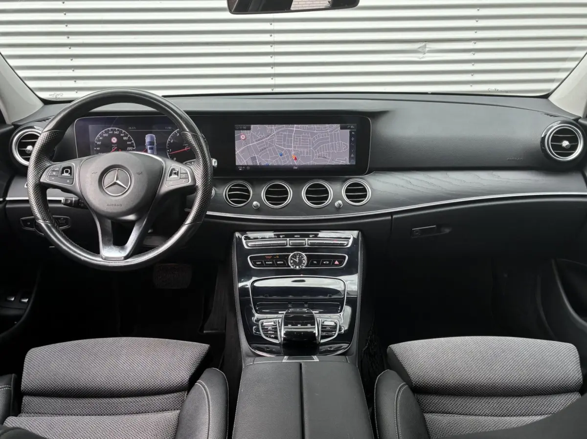 E200 Widescreen Head-up Cruise Led Nl Auto 2016 Nieuw Model Vol Opties Trekhaak Sfeerverlichting Comfortstoel(en) Camera Carplay Burmester instalatie