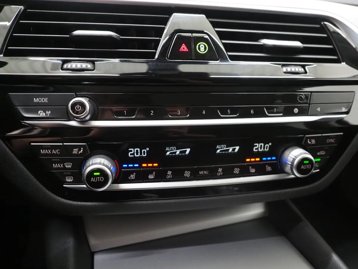 530e | Leder | Memory | Stoelventilatie | Adaptive Cruise | Camera | Sfeerlicht | Dodehoek
