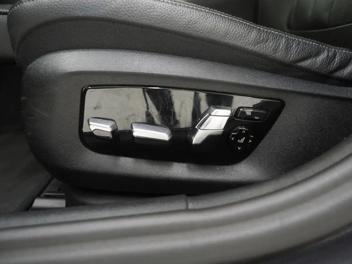 530e | Leder | Memory | Stoelventilatie | Adaptive Cruise | Camera | Sfeerlicht | Dodehoek