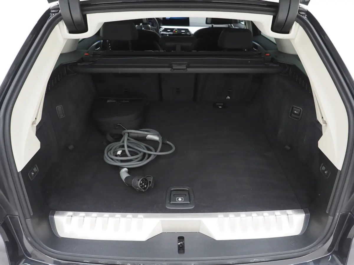 530e | Leder | Memory | Stoelventilatie | Adaptive Cruise | Camera | Sfeerlicht | Dodehoek