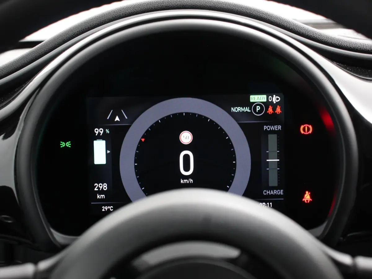 Urban 42 kWh Airco Climatronic 360 Camera Stoelverwarming Keyless Wireless CarPlay Dodehoek Assistant 85 kW Charger Actieradius 320km WLTP