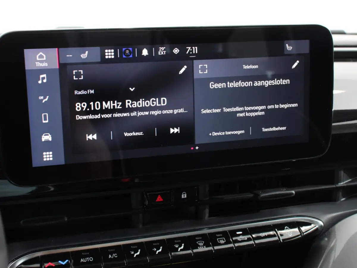 Urban 42 kWh Airco Climatronic Camera Stoelverwarming Keyless Wireless CarPlay Dodehoek Assistant 85 kW Charger Actieradius 320km WLTP