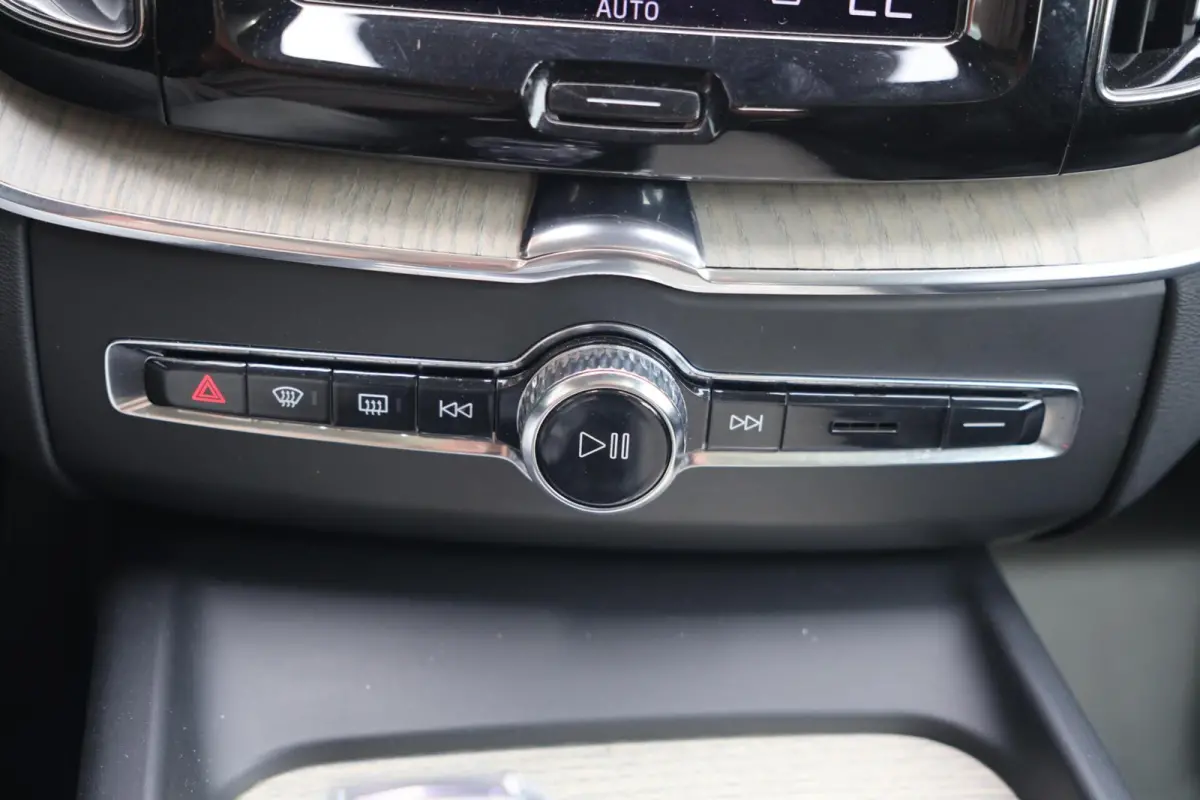 T6 Recharge AWD Inscription | Stoelverwarming | Trekhaak | Parkeercamera | Panoramadak | Pilot Assist | BLIS | Leder | Keyless