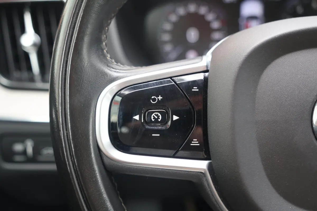 T6 Recharge AWD Inscription | Stoelverwarming | Trekhaak | Parkeercamera | Panoramadak | Pilot Assist | BLIS | Leder | Keyless