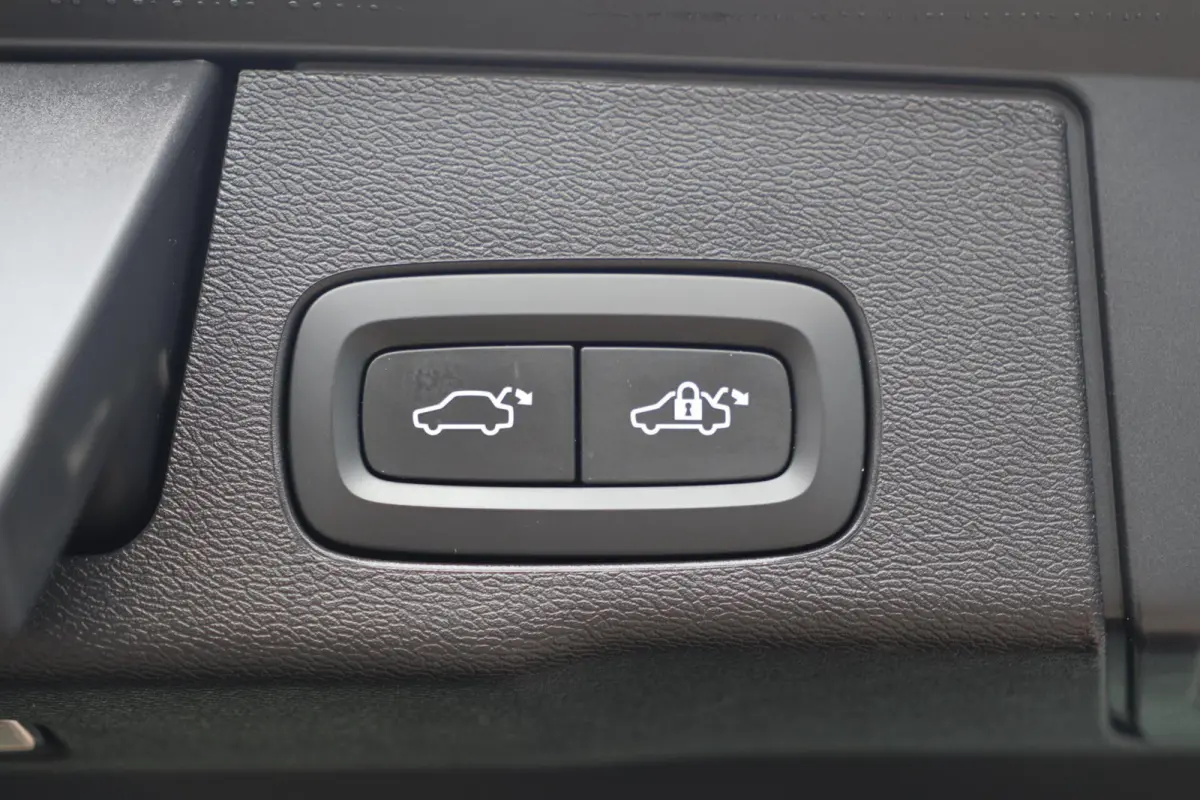 T6 Recharge AWD Inscription | Stoelverwarming | Trekhaak | Parkeercamera | Panoramadak | Pilot Assist | BLIS | Leder | Keyless