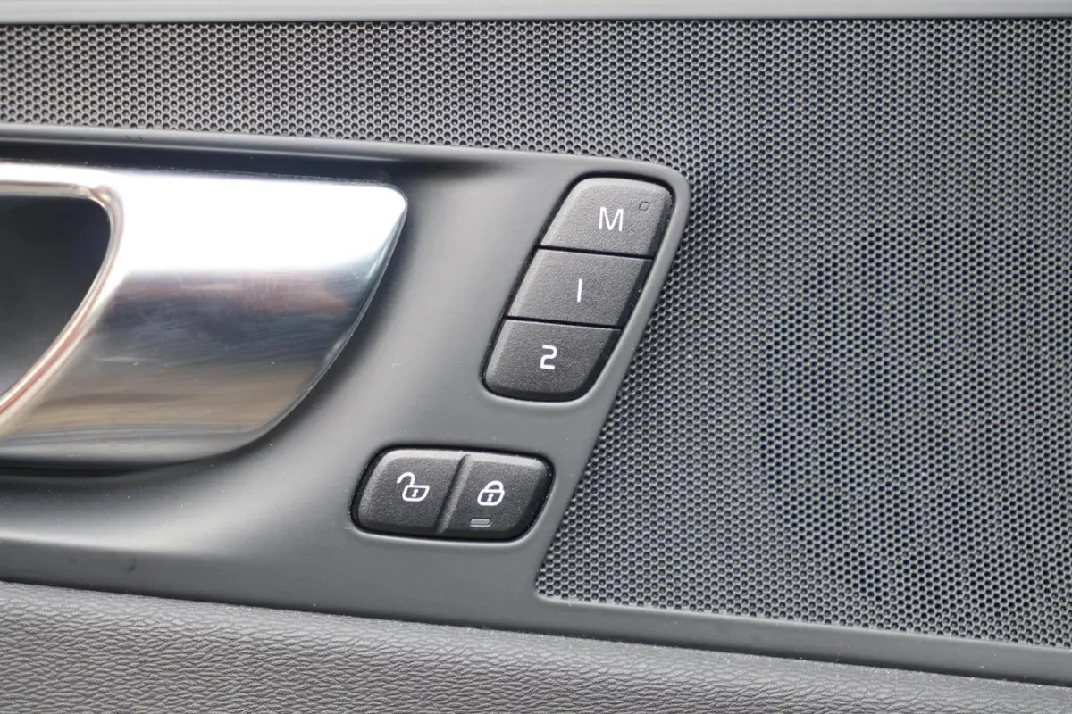 T6 Recharge AWD Inscription | Stoelverwarming | Trekhaak | Parkeercamera | Panoramadak | Pilot Assist | BLIS | Leder | Keyless