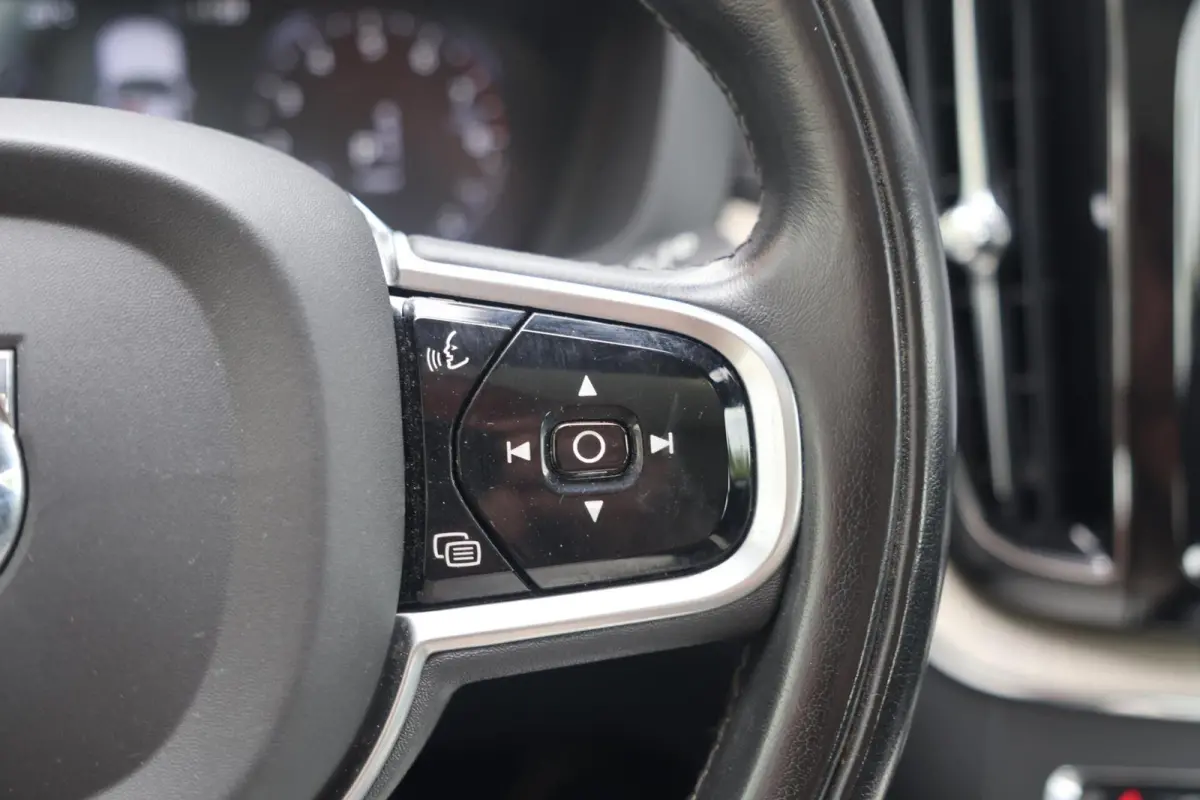 T6 Recharge AWD Inscription | Stoelverwarming | Trekhaak | Parkeercamera | Panoramadak | Pilot Assist | BLIS | Leder | Keyless