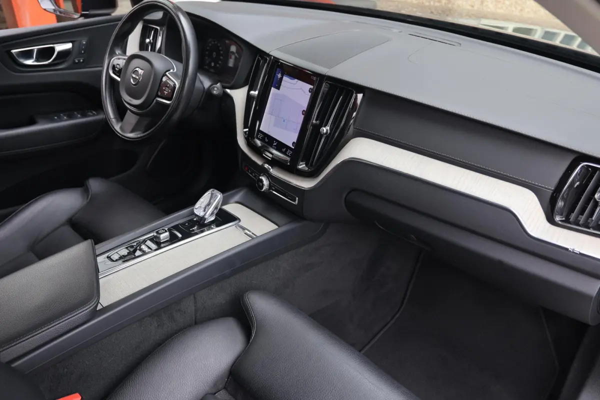 T6 Recharge AWD Inscription | Stoelverwarming | Trekhaak | Parkeercamera | Panoramadak | Pilot Assist | BLIS | Leder | Keyless