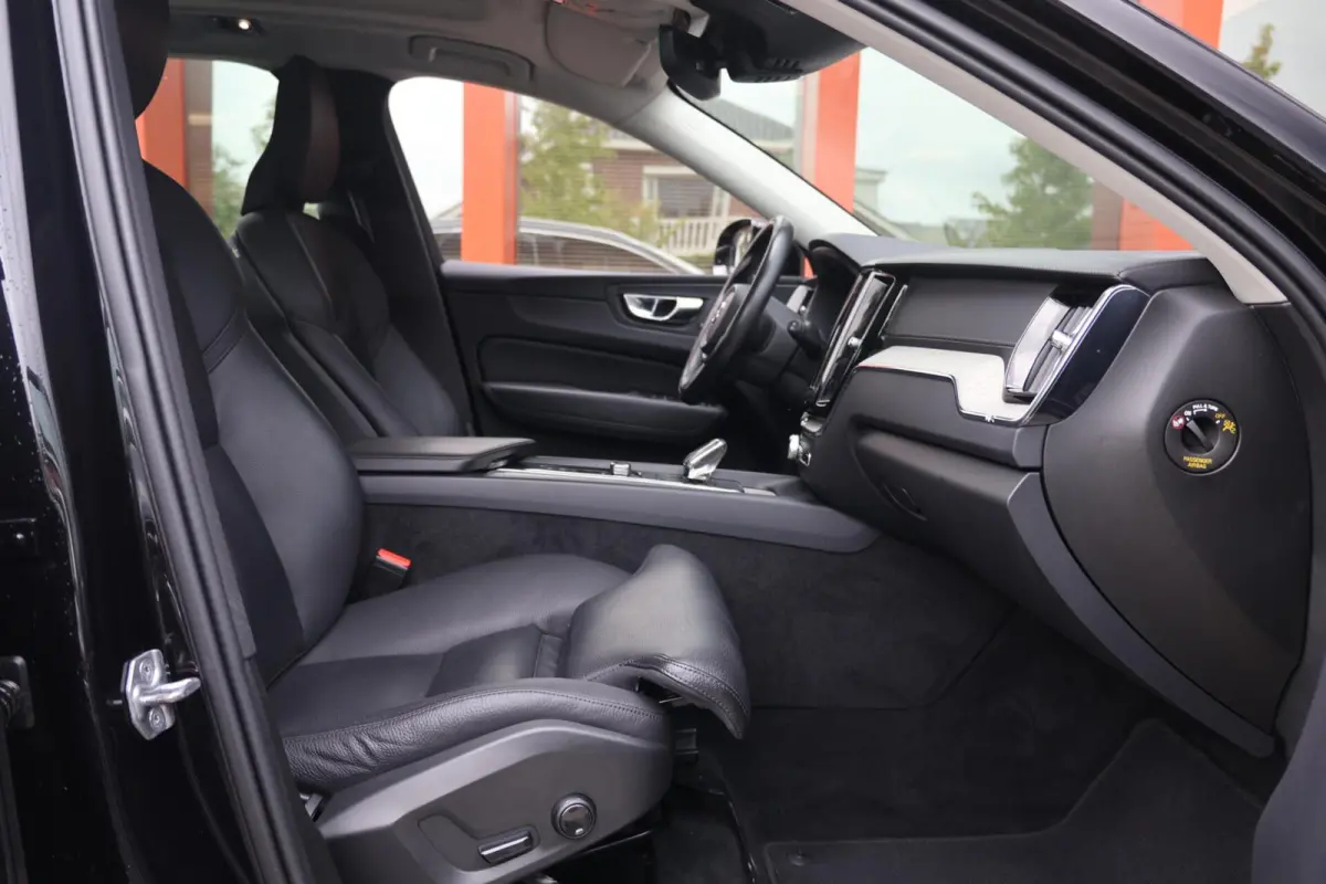 T6 Recharge AWD Inscription | Stoelverwarming | Trekhaak | Parkeercamera | Panoramadak | Pilot Assist | BLIS | Leder | Keyless