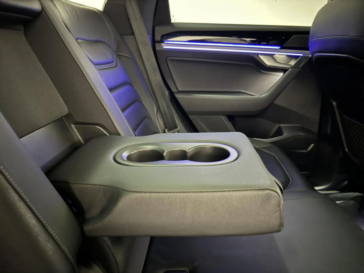 3.0 TSi eHybrid 4MOTION R-Line Pano Lapiz Blue