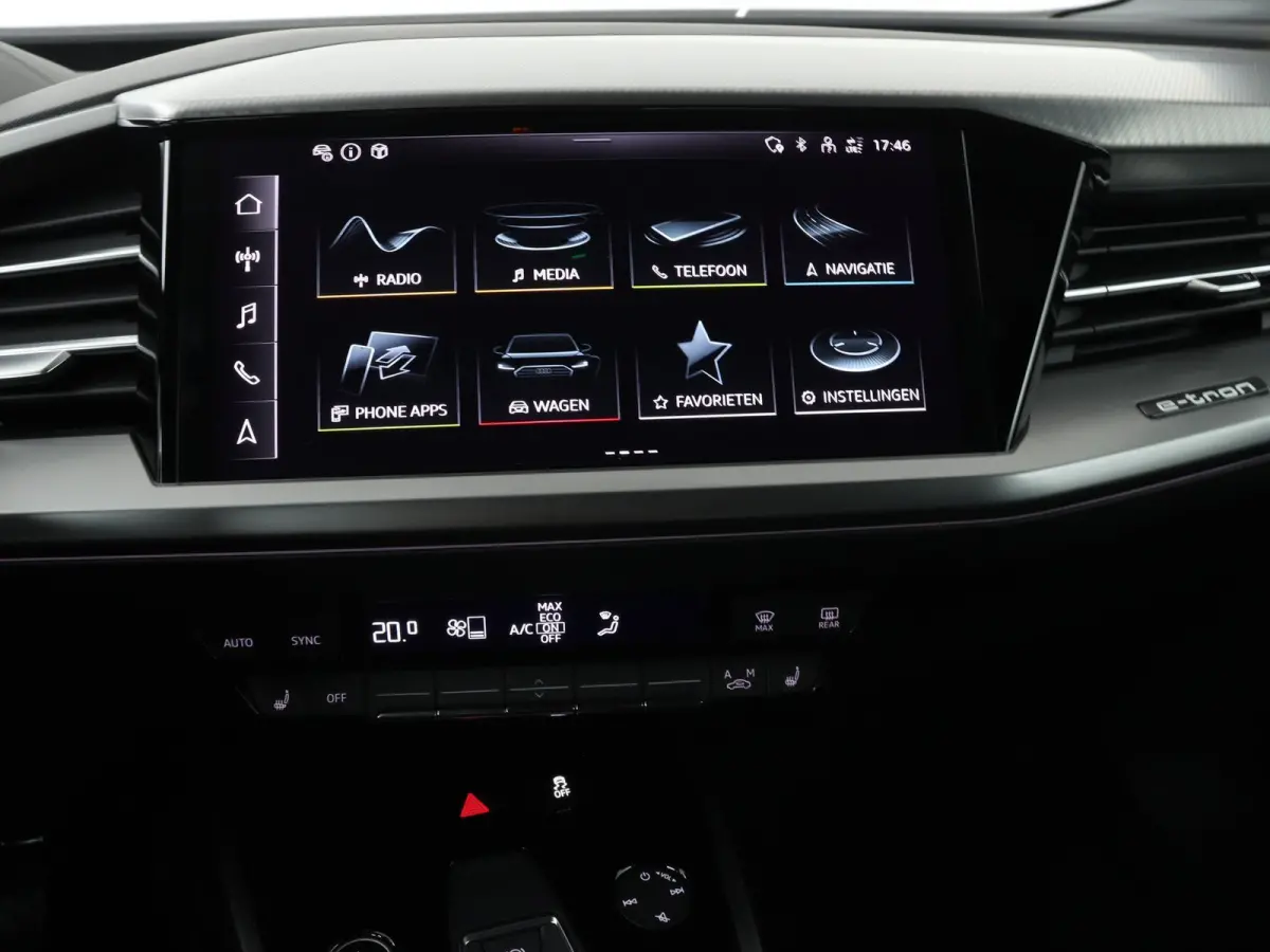40 Advanced edition 77 kWh 204 PK | Automaat | Navigatie | Stoelverwarming | Apple Carplay | Android Auto | Parkeersensoren achter | Matrix-LED koplampen | Elektrische achterklep |