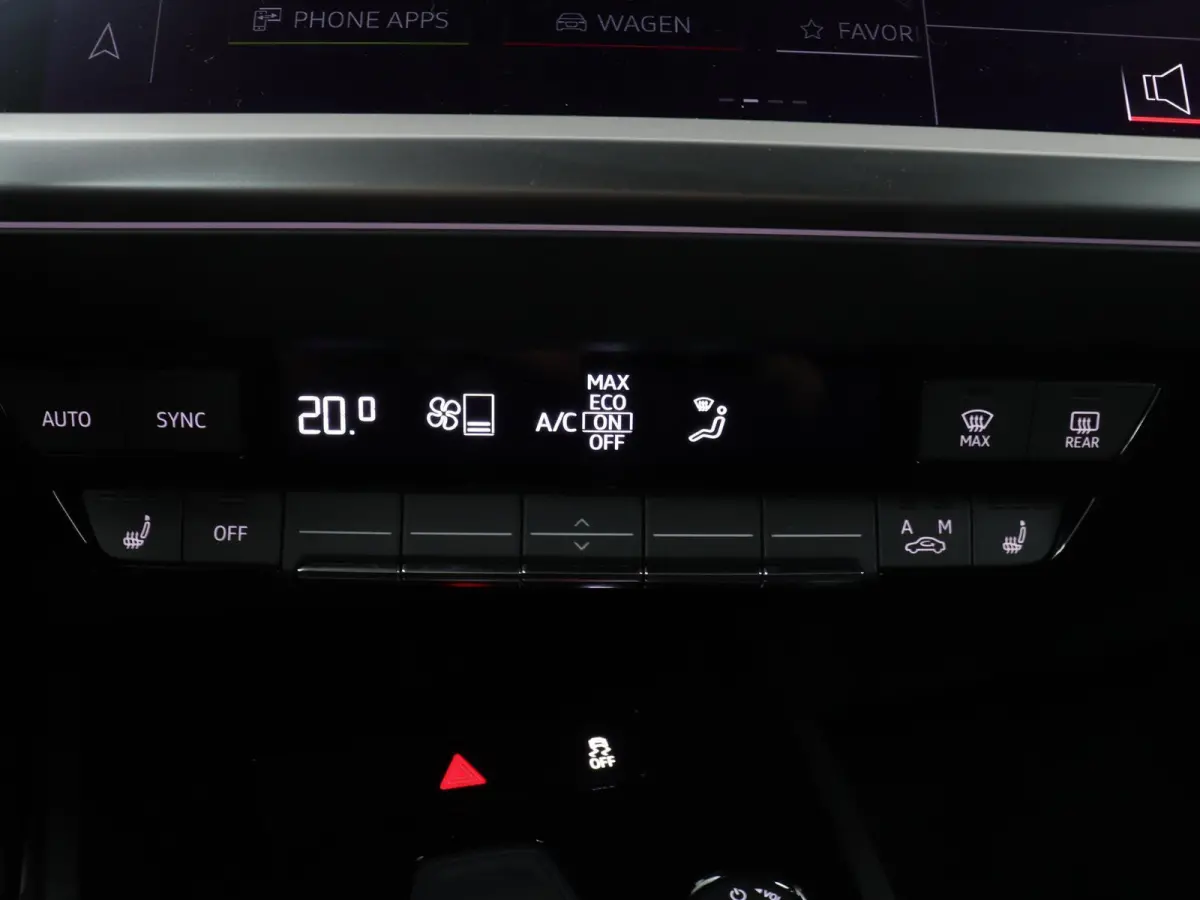 40 Advanced edition 77 kWh 204 PK | Automaat | Navigatie | Stoelverwarming | Apple Carplay | Android Auto | Parkeersensoren achter | Matrix-LED koplampen | Elektrische achterklep |