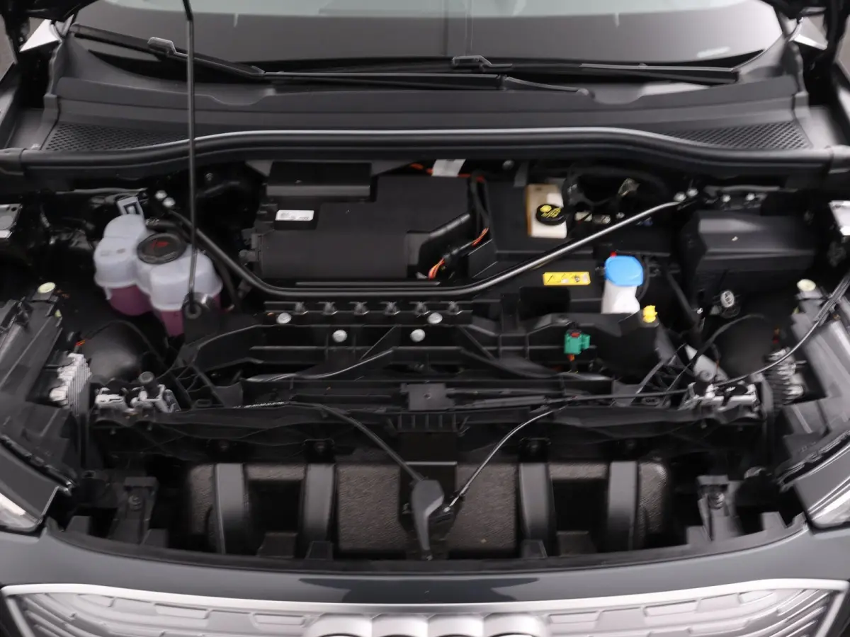 40 Advanced edition 77 kWh 204 PK | Automaat | Navigatie | Stoelverwarming | Apple Carplay | Android Auto | Parkeersensoren achter | Matrix-LED koplampen | Elektrische achterklep |