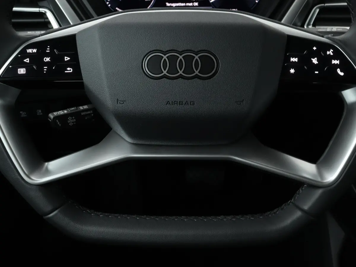 40 Advanced edition 77 kWh 204 PK | Automaat | Navigatie | Stoelverwarming | Apple Carplay | Android Auto | Parkeersensoren achter | Matrix-LED koplampen | Elektrische achterklep |