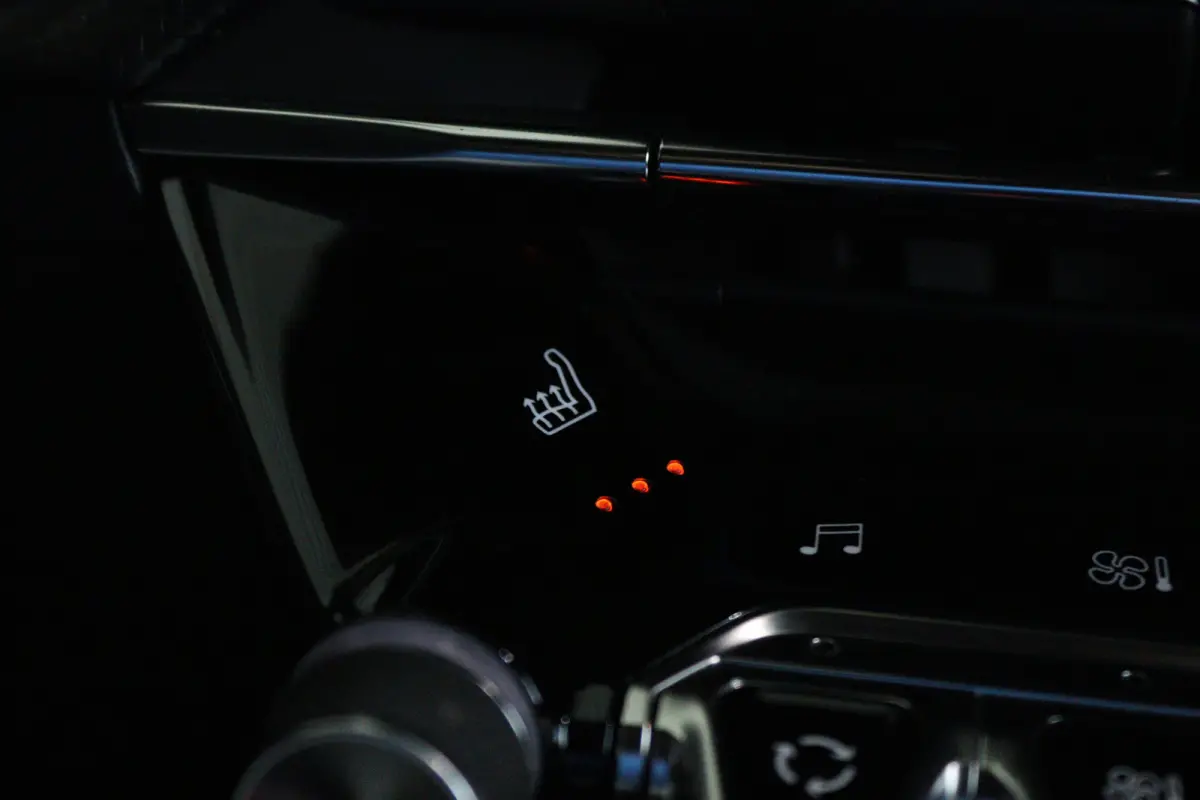 1.2 Turbo GT Pack | Adapt. Cruise | Trekhaak | Camera | Stoelverwarming | Navi | Carplay | Keyless | Climate | 17 Inch | Dodehoekdetectie