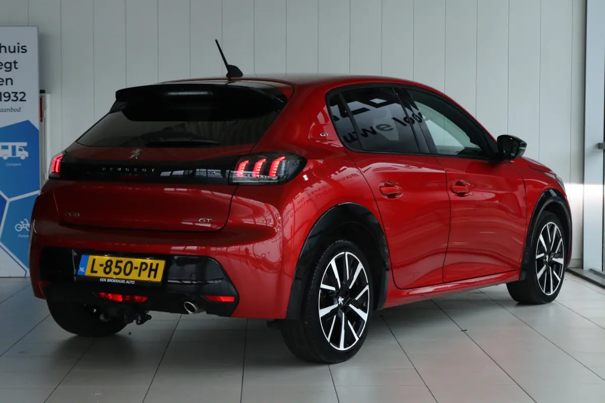 1.2 Turbo GT Pack | Adapt. Cruise | Trekhaak | Camera | Stoelverwarming | Navi | Carplay | Keyless | Climate | 17 Inch | Dodehoekdetectie