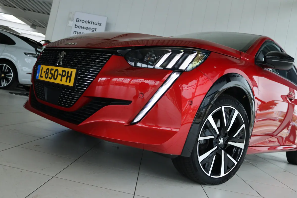 1.2 Turbo GT Pack | Adapt. Cruise | Trekhaak | Camera | Stoelverwarming | Navi | Carplay | Keyless | Climate | 17 Inch | Dodehoekdetectie
