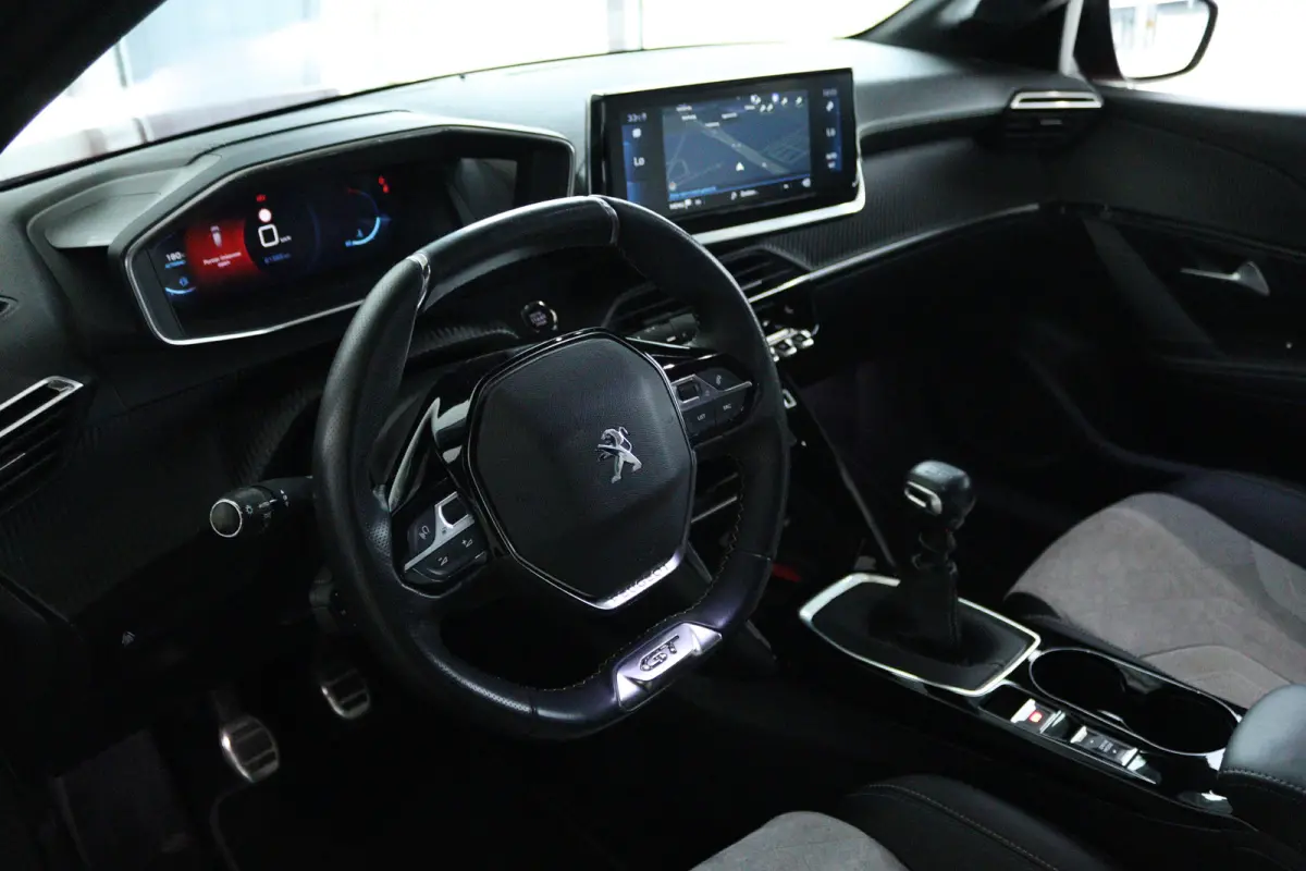 1.2 Turbo GT Pack | Adapt. Cruise | Trekhaak | Camera | Stoelverwarming | Navi | Carplay | Keyless | Climate | 17 Inch | Dodehoekdetectie