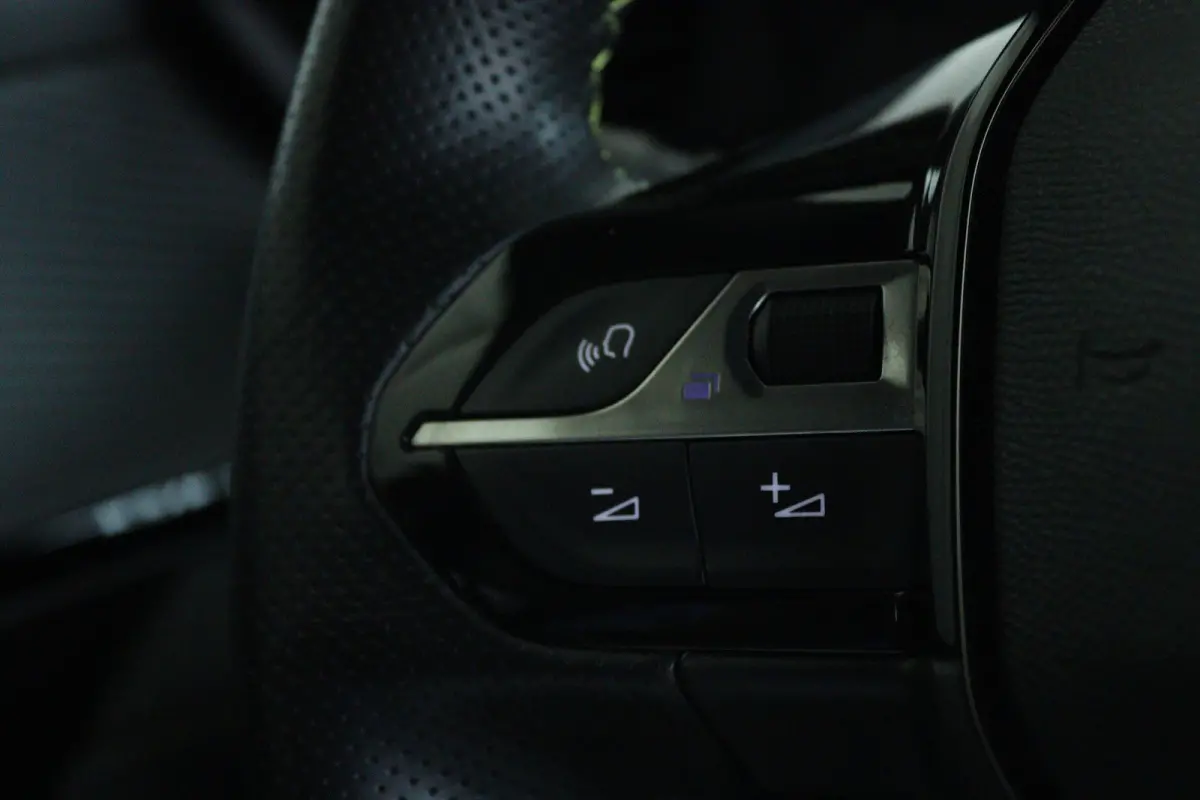 1.2 Turbo GT Pack | Adapt. Cruise | Trekhaak | Camera | Stoelverwarming | Navi | Carplay | Keyless | Climate | 17 Inch | Dodehoekdetectie