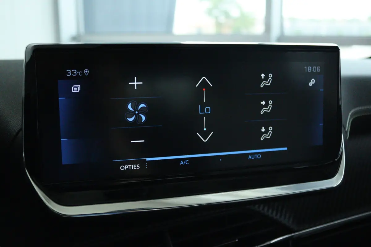 1.2 Turbo GT Pack | Adapt. Cruise | Trekhaak | Camera | Stoelverwarming | Navi | Carplay | Keyless | Climate | 17 Inch | Dodehoekdetectie