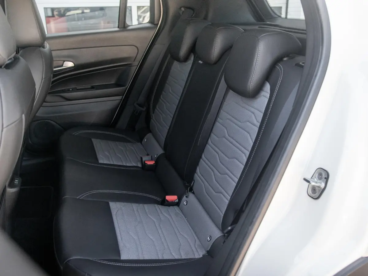 1.2T 4xe Overland | Infotainment&Convenience Pack | Winter Pack | Bicolore