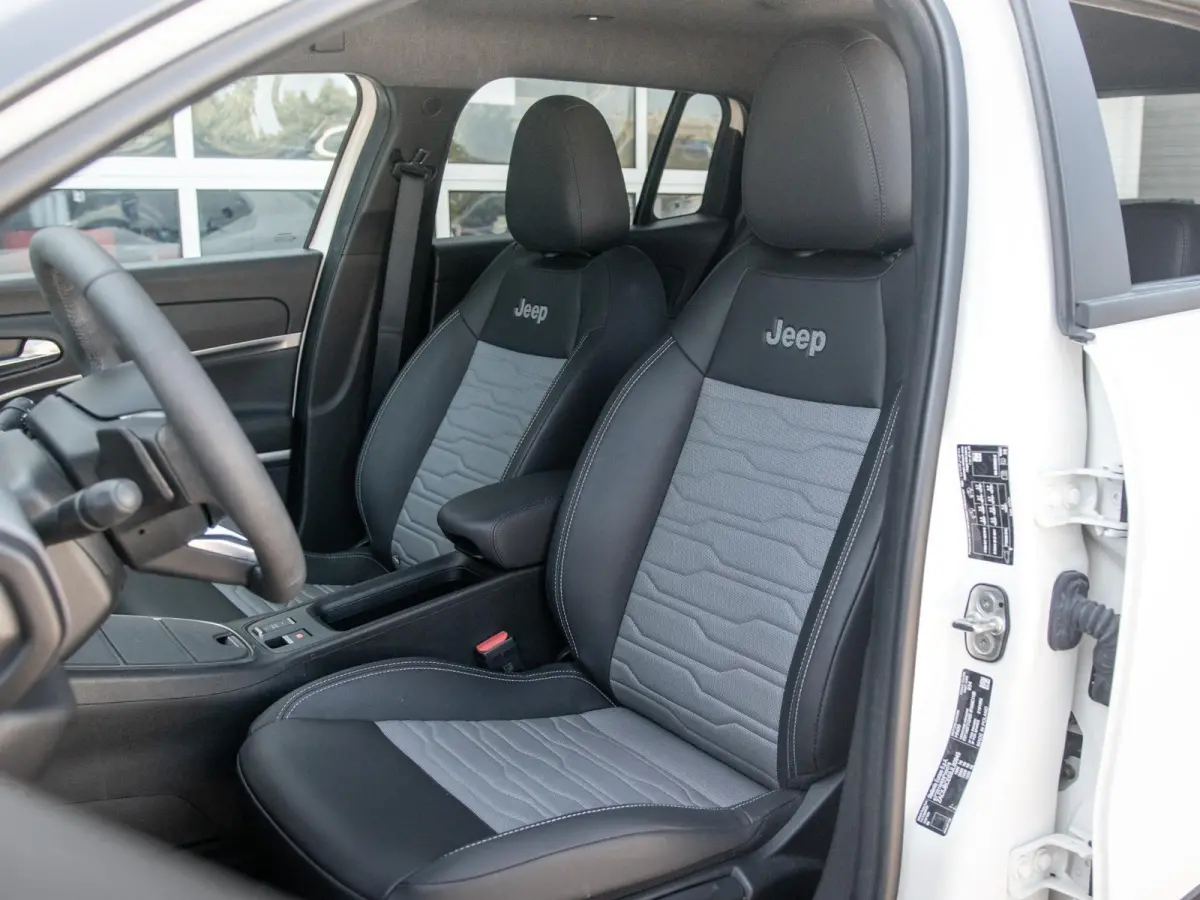 1.2T 4xe Overland | Infotainment&Convenience Pack | Winter Pack | Bicolore
