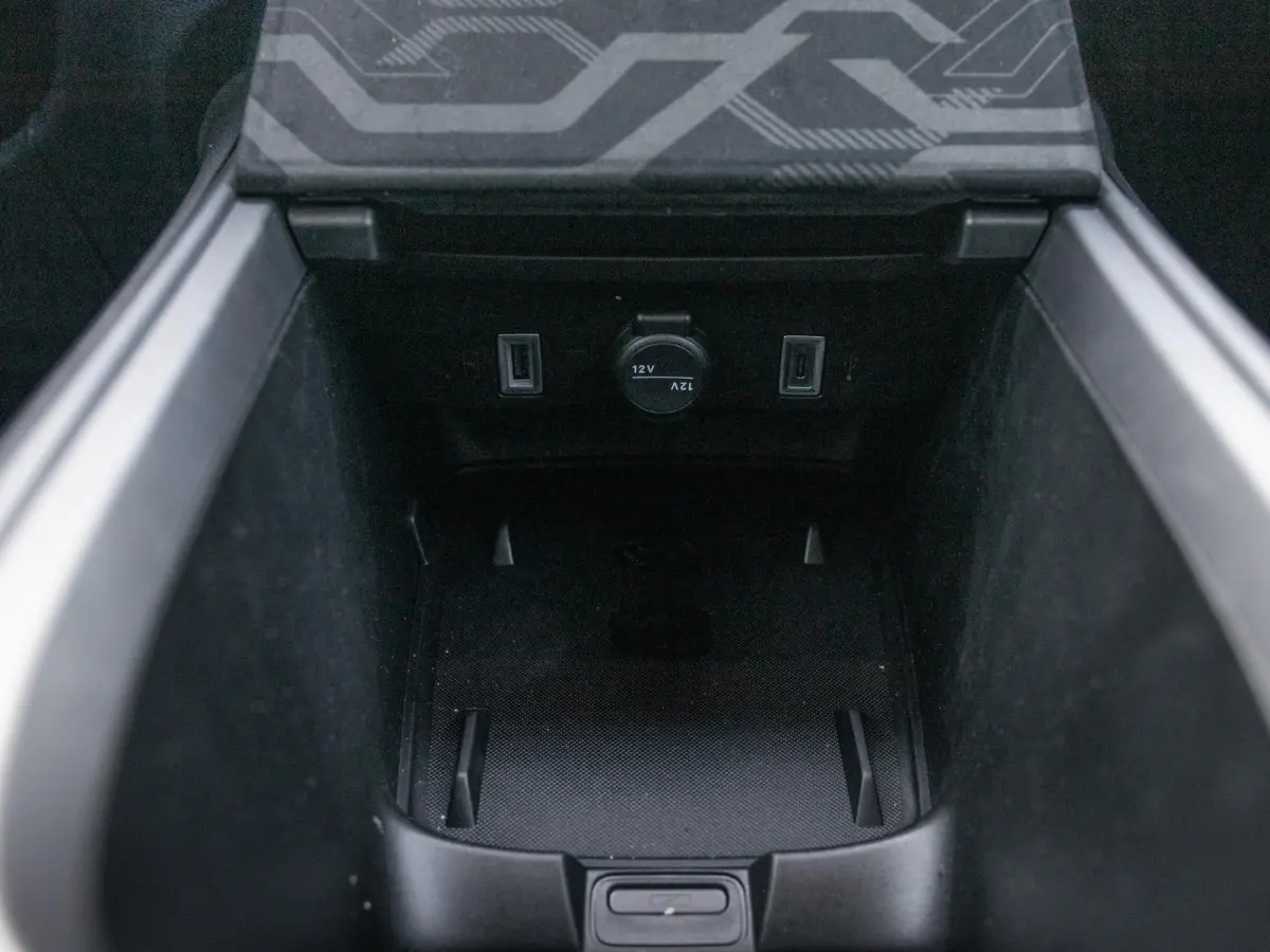 1.2T 4xe Overland | Infotainment&Convenience Pack | Winter Pack | Bicolore