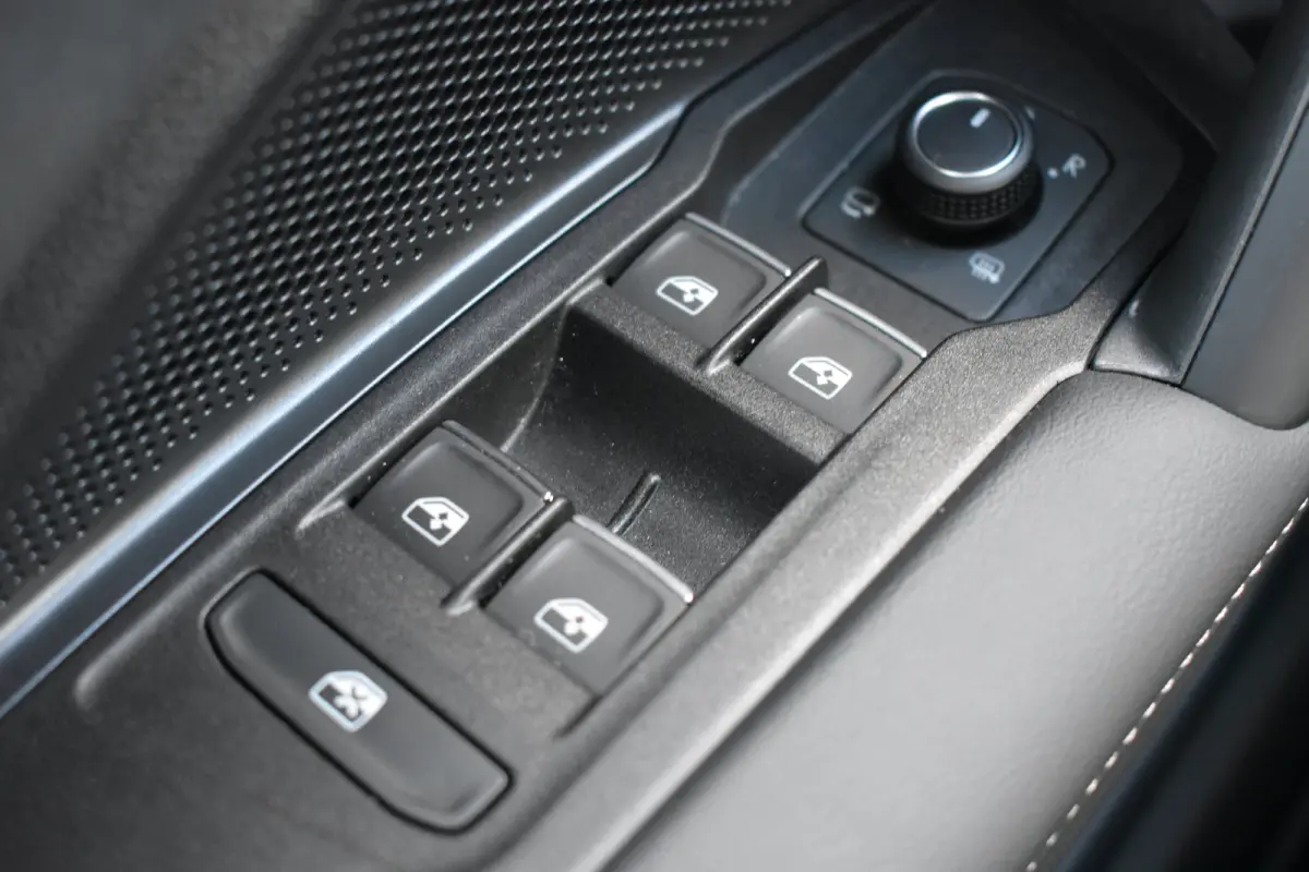 1.5 TSI eHybrid 272PK R-Line | 360 camera | Massage stoelen | Elektrisch wegklapbare trekhaak | Schuif-kanteldak | Head-up display | Harman Kardon | VERLENGDE GARANTIE