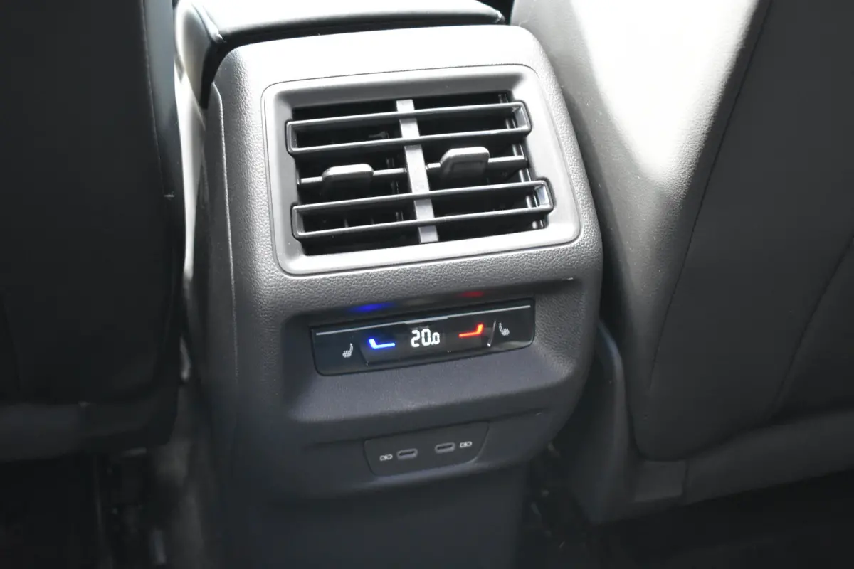 1.5 TSI eHybrid 272PK R-Line | 360 camera | Massage stoelen | Elektrisch wegklapbare trekhaak | Schuif-kanteldak | Head-up display | Harman Kardon | VERLENGDE GARANTIE