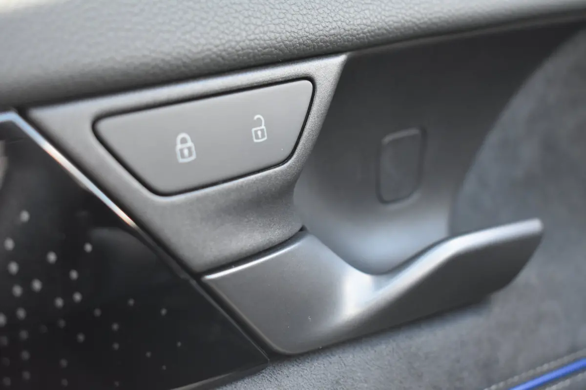 1.5 TSI eHybrid 272PK R-Line | 360 camera | Massage stoelen | Elektrisch wegklapbare trekhaak | Schuif-kanteldak | Head-up display | Harman Kardon | VERLENGDE GARANTIE