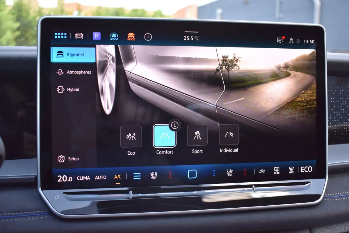 1.5 TSI eHybrid 272PK R-Line | 360 camera | Massage stoelen | Elektrisch wegklapbare trekhaak | Schuif-kanteldak | Head-up display | Harman Kardon | VERLENGDE GARANTIE