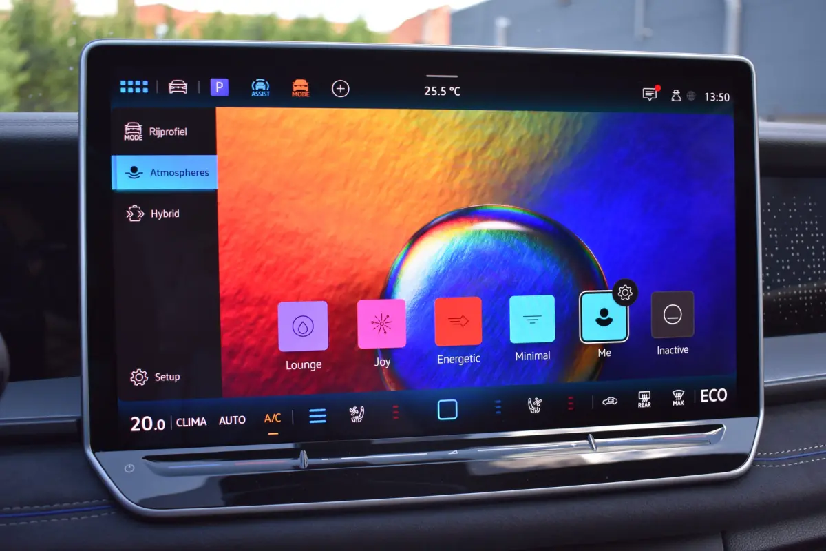 1.5 TSI eHybrid 272PK R-Line | 360 camera | Massage stoelen | Elektrisch wegklapbare trekhaak | Schuif-kanteldak | Head-up display | Harman Kardon | VERLENGDE GARANTIE