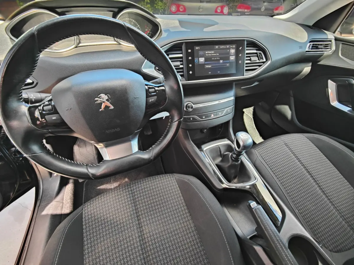1.2 PureTech Blue Lease Premium Nieuwe Distributie!