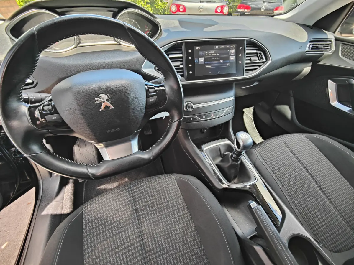 1.2 PureTech Blue Lease Premium Nieuwe Distributie!