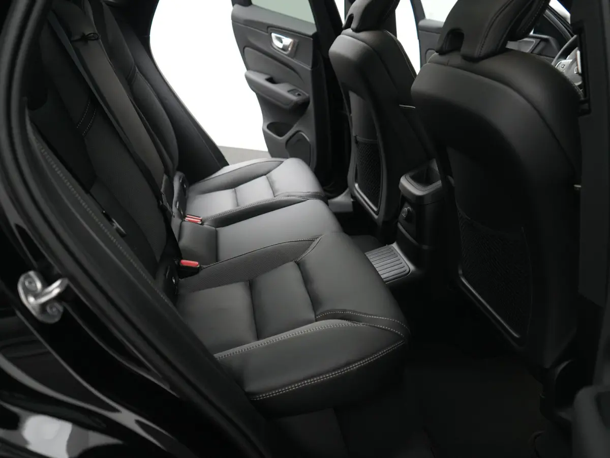 T6 Recharge Plus Black Edition | Luchtvering | Head-Up | Harman/Kardon | 360° Camera | Panoramadak | Nappa Sportstoel