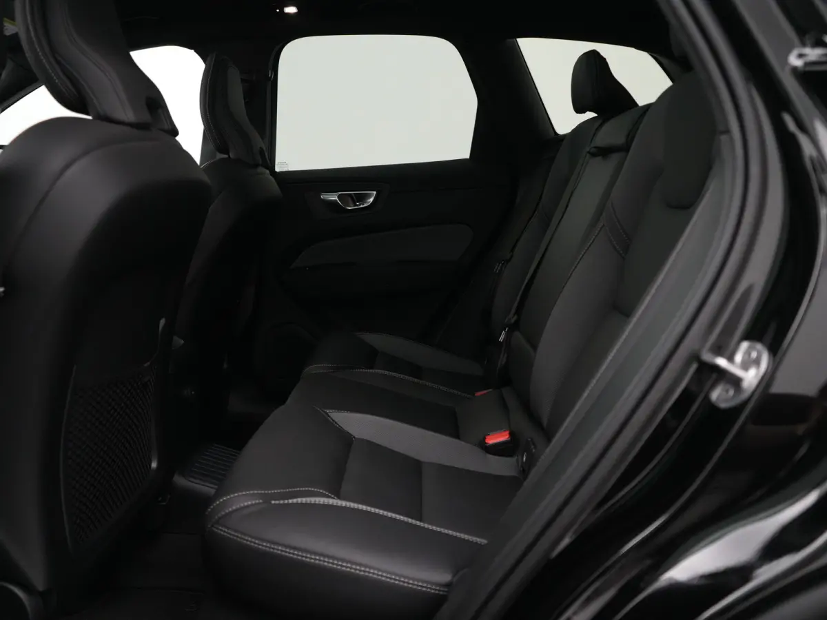 T6 Recharge Plus Black Edition | Luchtvering | Head-Up | Harman/Kardon | 360° Camera | Panoramadak | Nappa Sportstoel