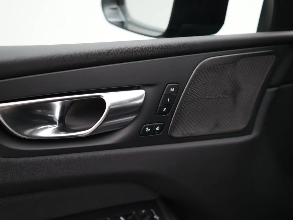 T6 Recharge Plus Black Edition | Luchtvering | Head-Up | Harman/Kardon | 360° Camera | Panoramadak | Nappa Sportstoel